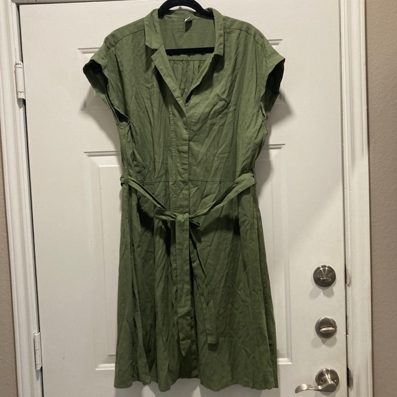 Old Navy Dresses & Skirts - Old Navy Green Button Down Dress With Tie Waist